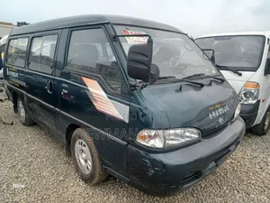 Hyundai H-100 2000 Green