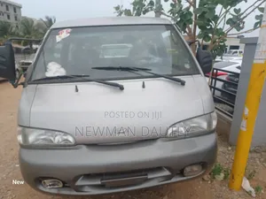 Hyundai H-100 2000 Silver