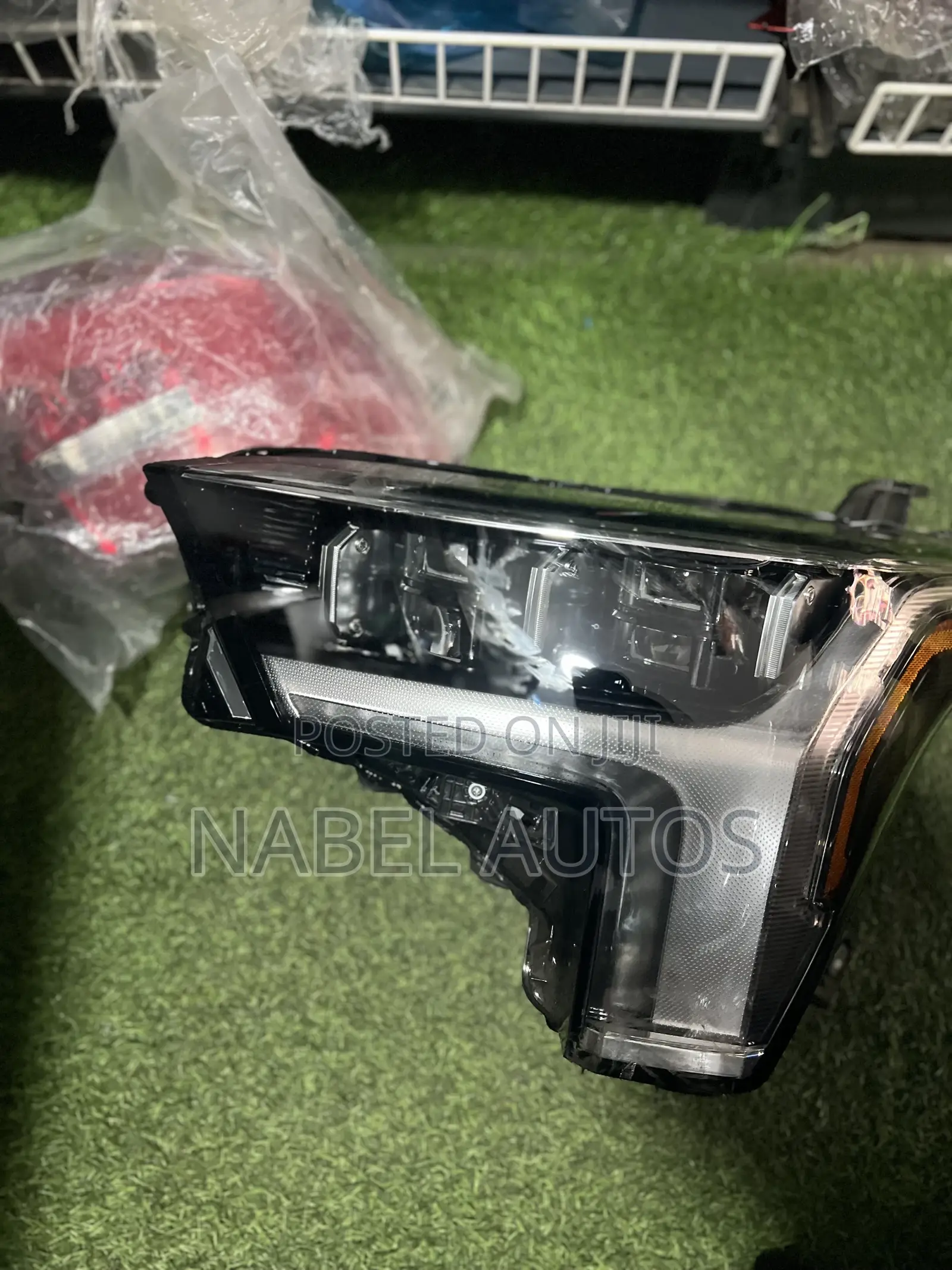 Tundra 2024 Headlight Pair