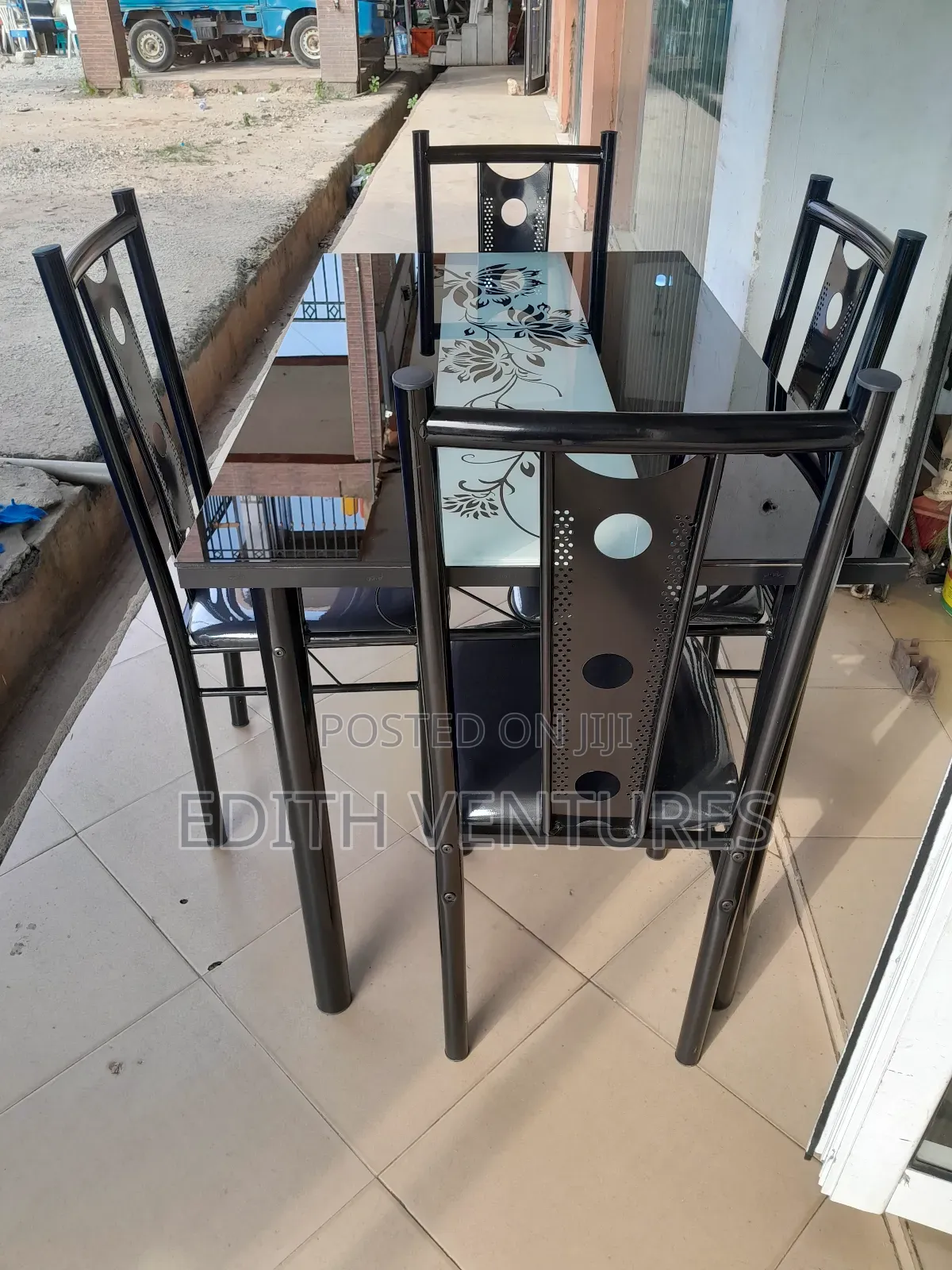 Lantic Dining Set
