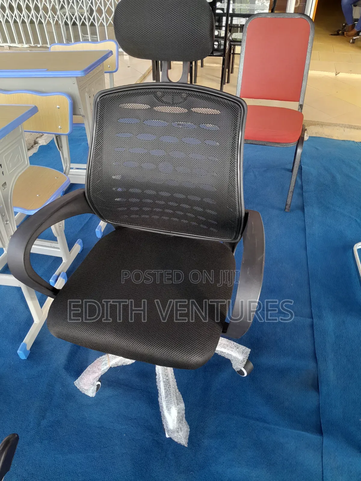 Daytripper Swivel Chair