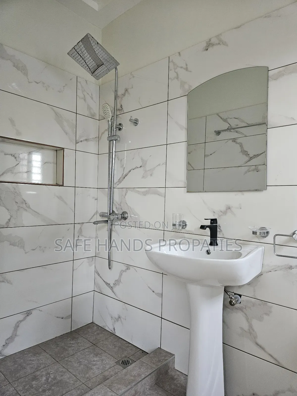4bdrm House in Oyarifa, Accra Metropolitan for sale