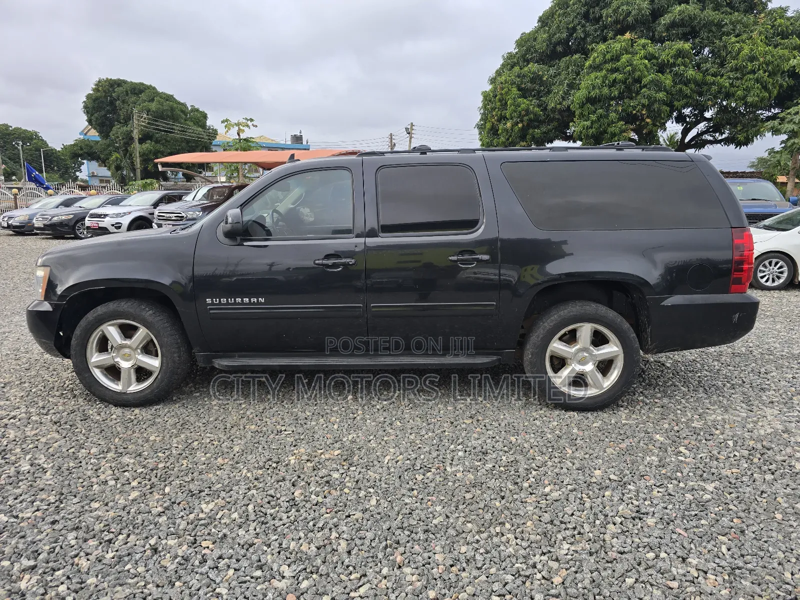 Chevrolet Suburban LS 2500 2012 Black