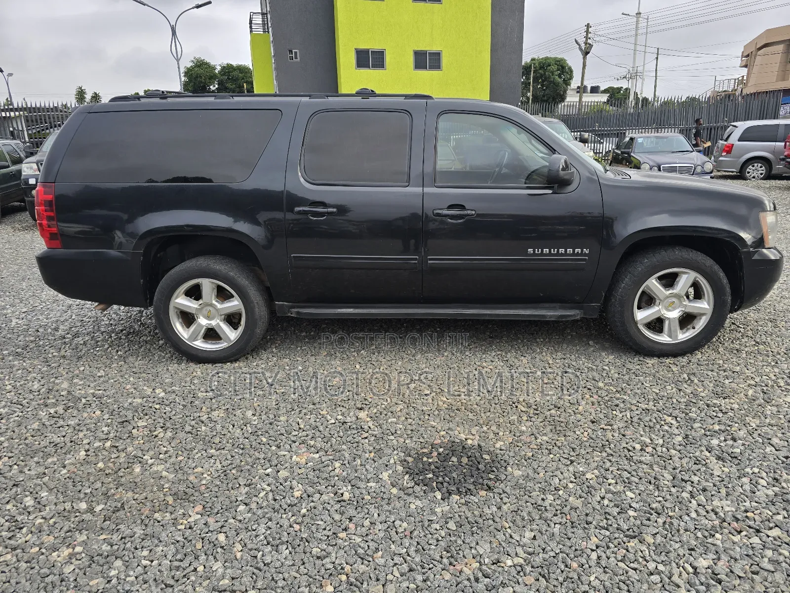 Chevrolet Suburban LS 2500 2012 Black