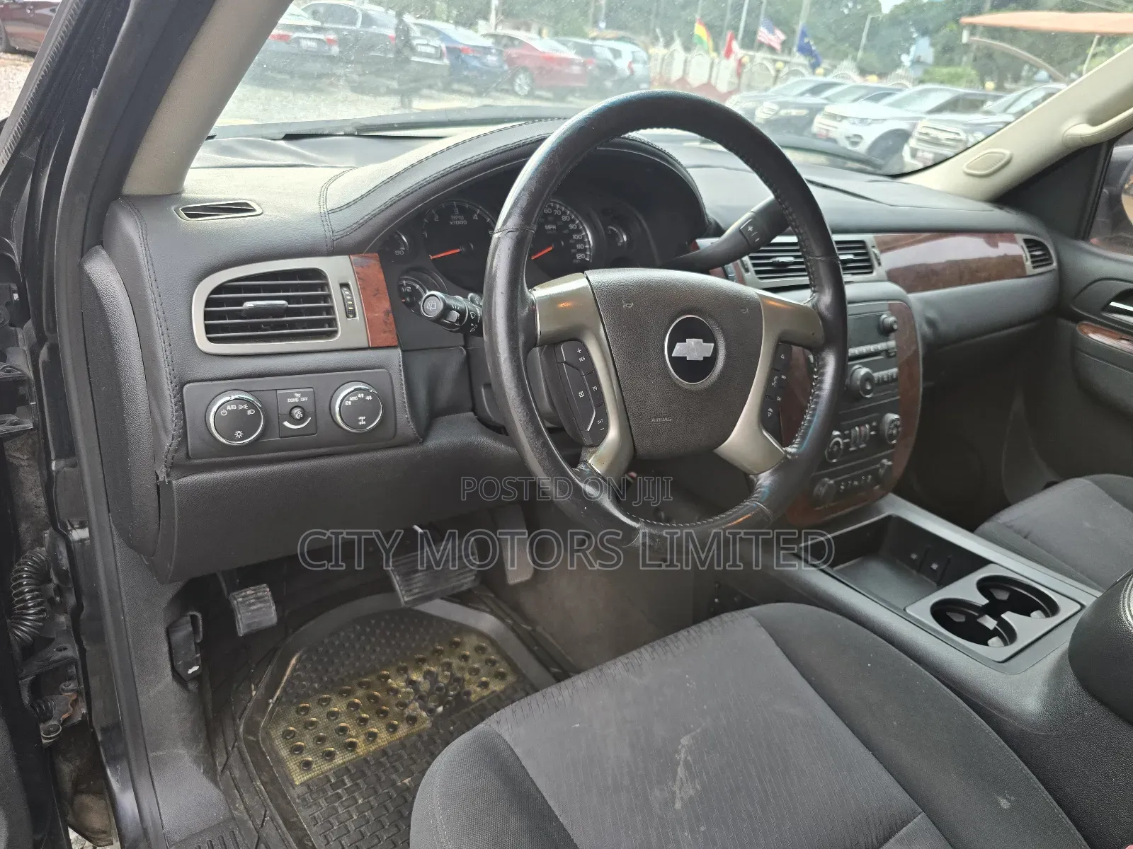 Chevrolet Suburban LS 2500 2012 Black