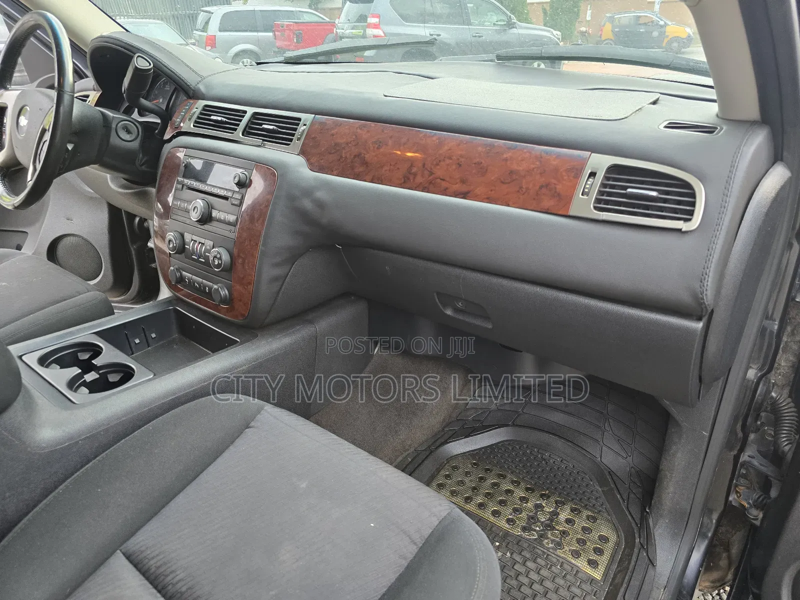 Chevrolet Suburban LS 2500 2012 Black