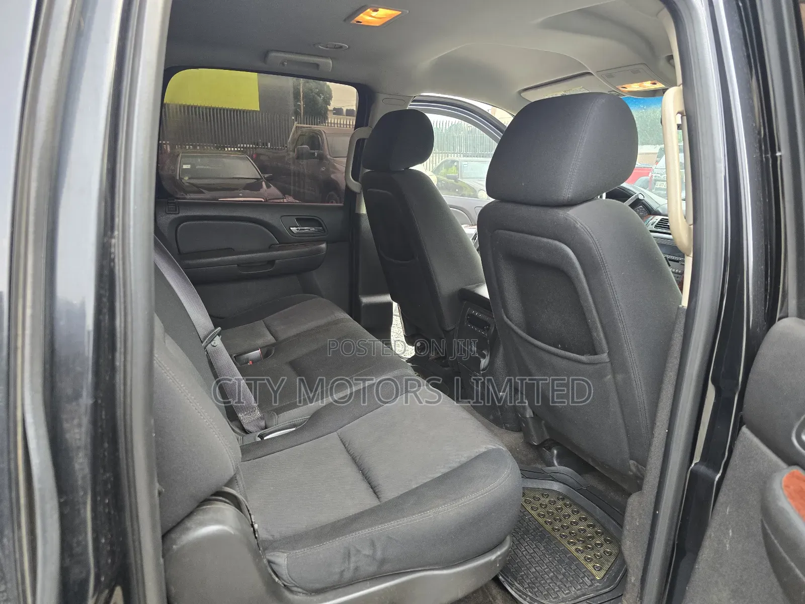 Chevrolet Suburban LS 2500 2012 Black