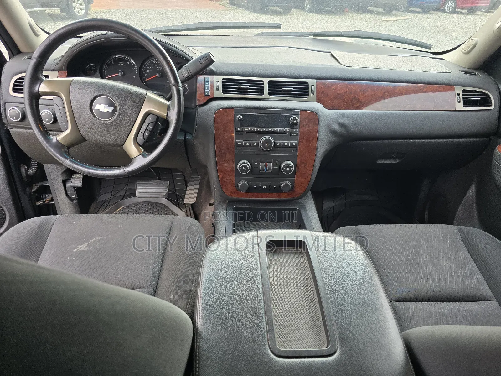 Chevrolet Suburban LS 2500 2012 Black
