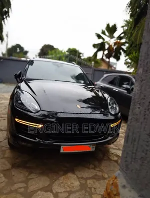 Porsche Cayenne Turbo AWD 2016 Black
