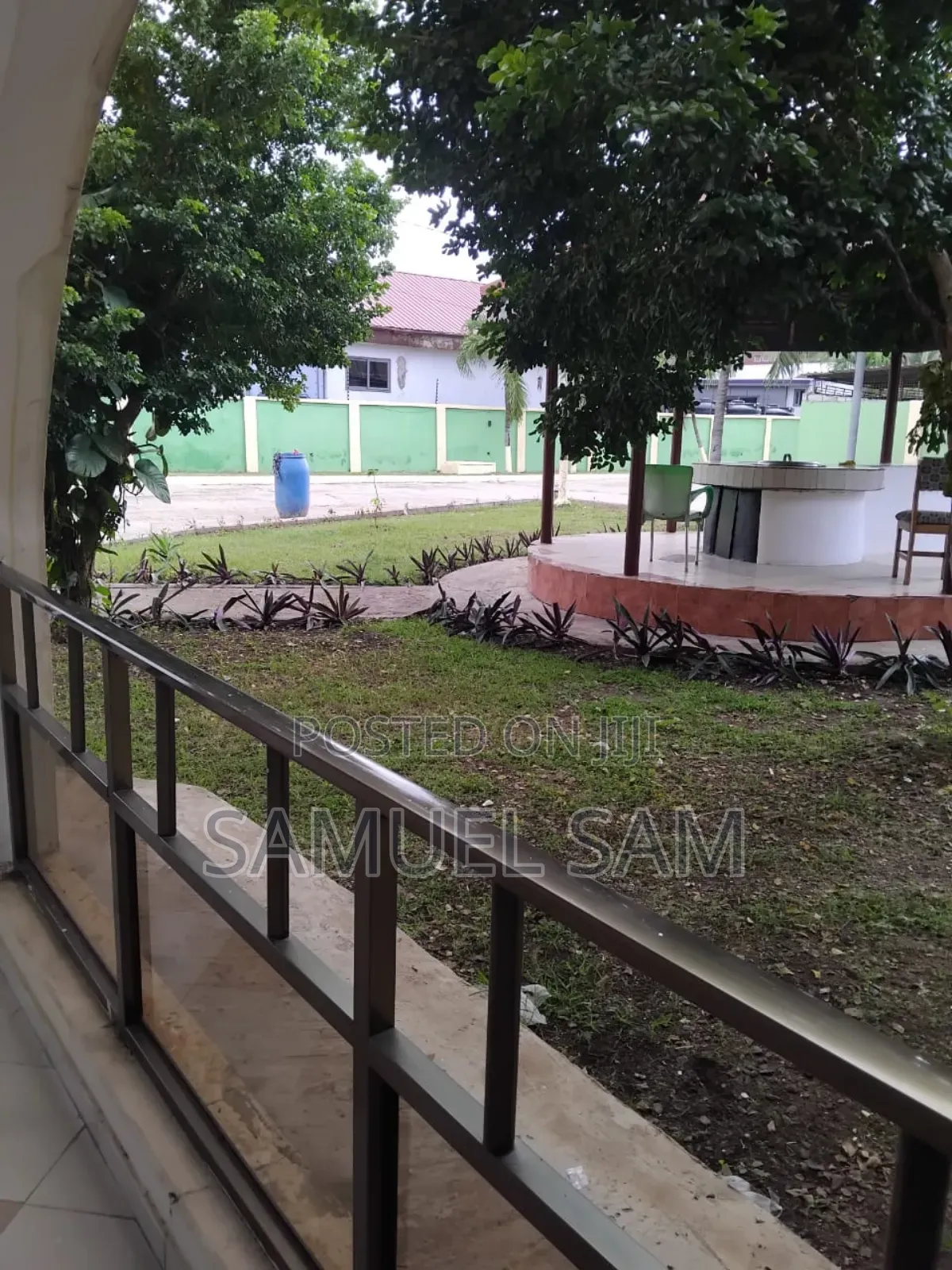 10bdrm House in Tema Ccommunity 6 for rent