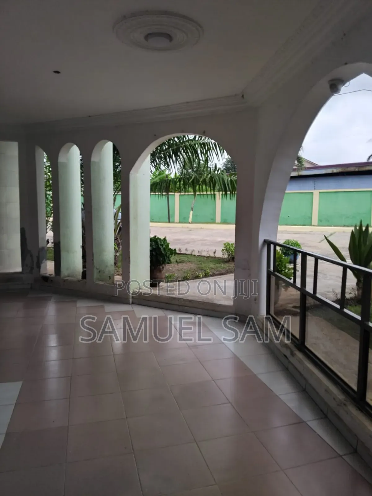 10bdrm House in Tema Ccommunity 6 for rent
