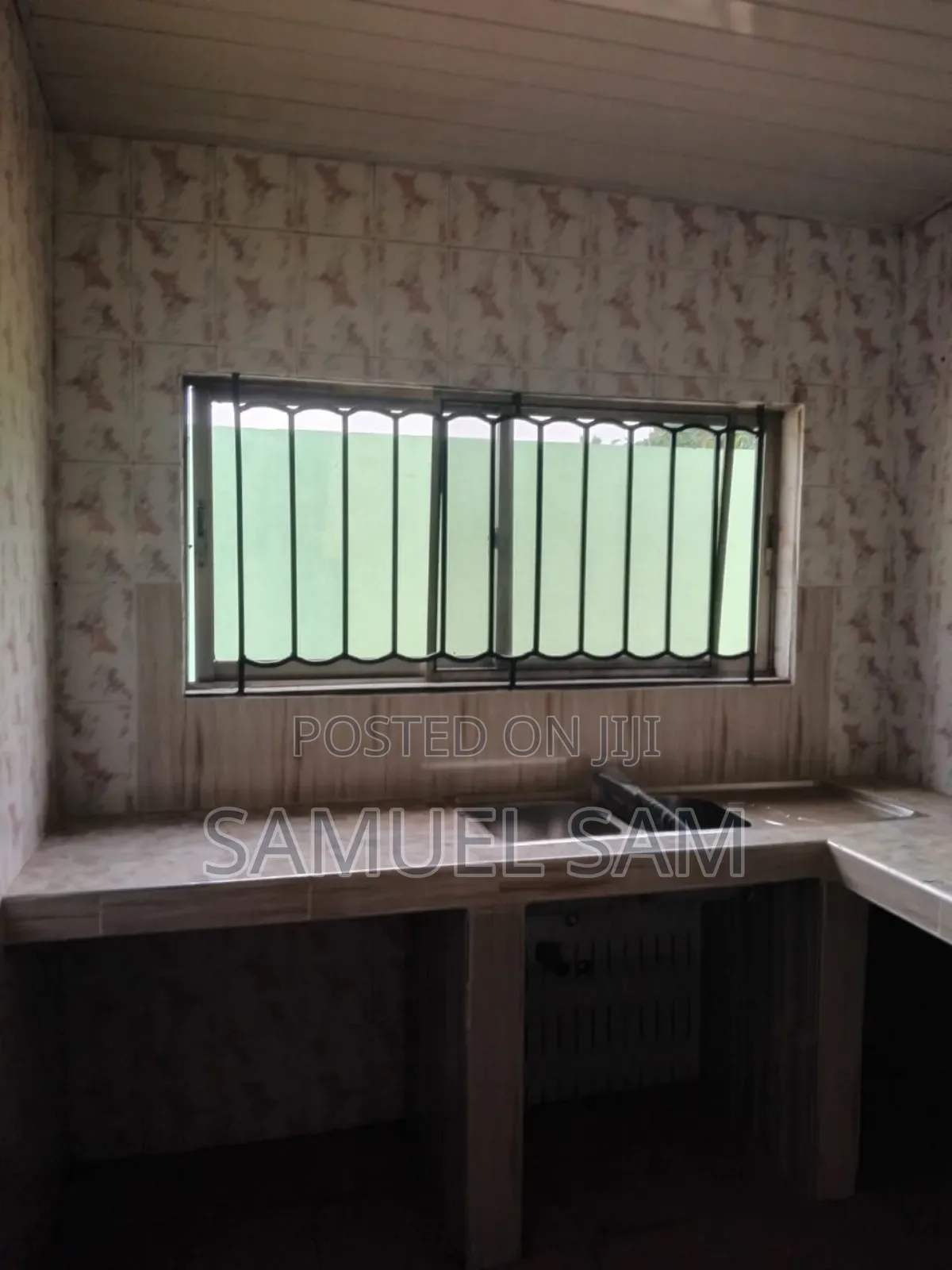 10bdrm House in Tema Ccommunity 6 for rent