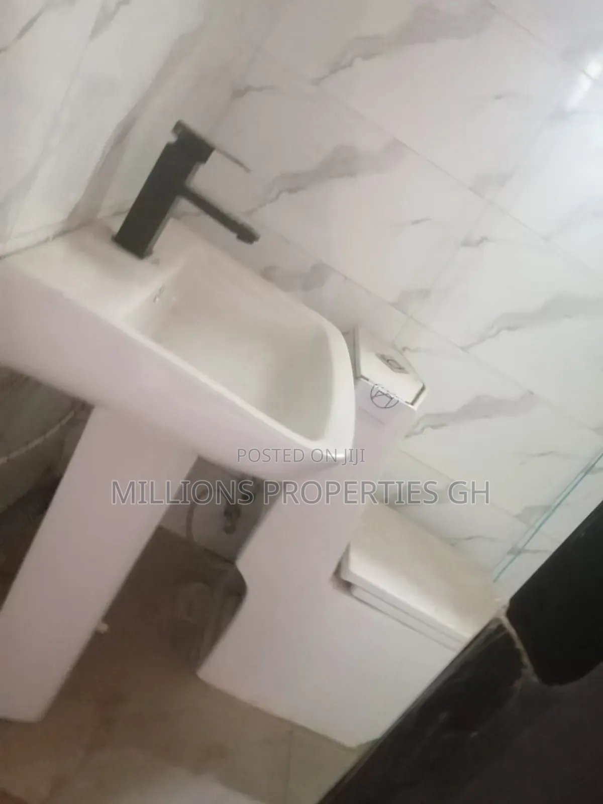 4bdrm House in Millions Properties, Kumasi Metropolitan for sale