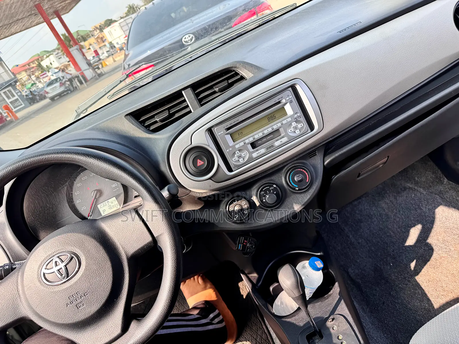 Toyota Vitz 1.5 FWD 5dr 2012 White
