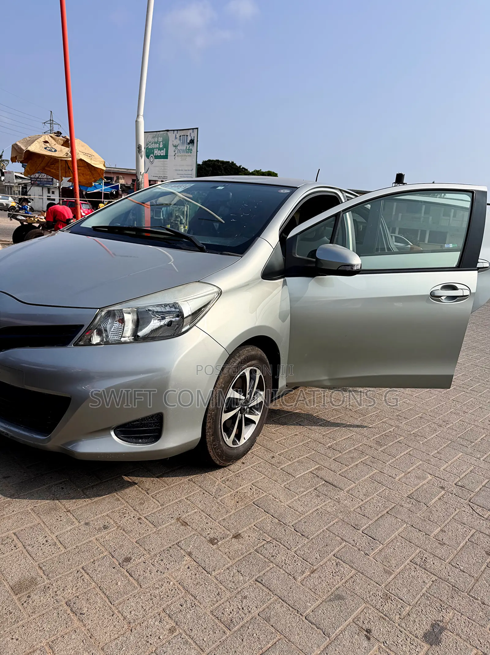 Toyota Vitz 1.5 FWD 5dr 2012 White