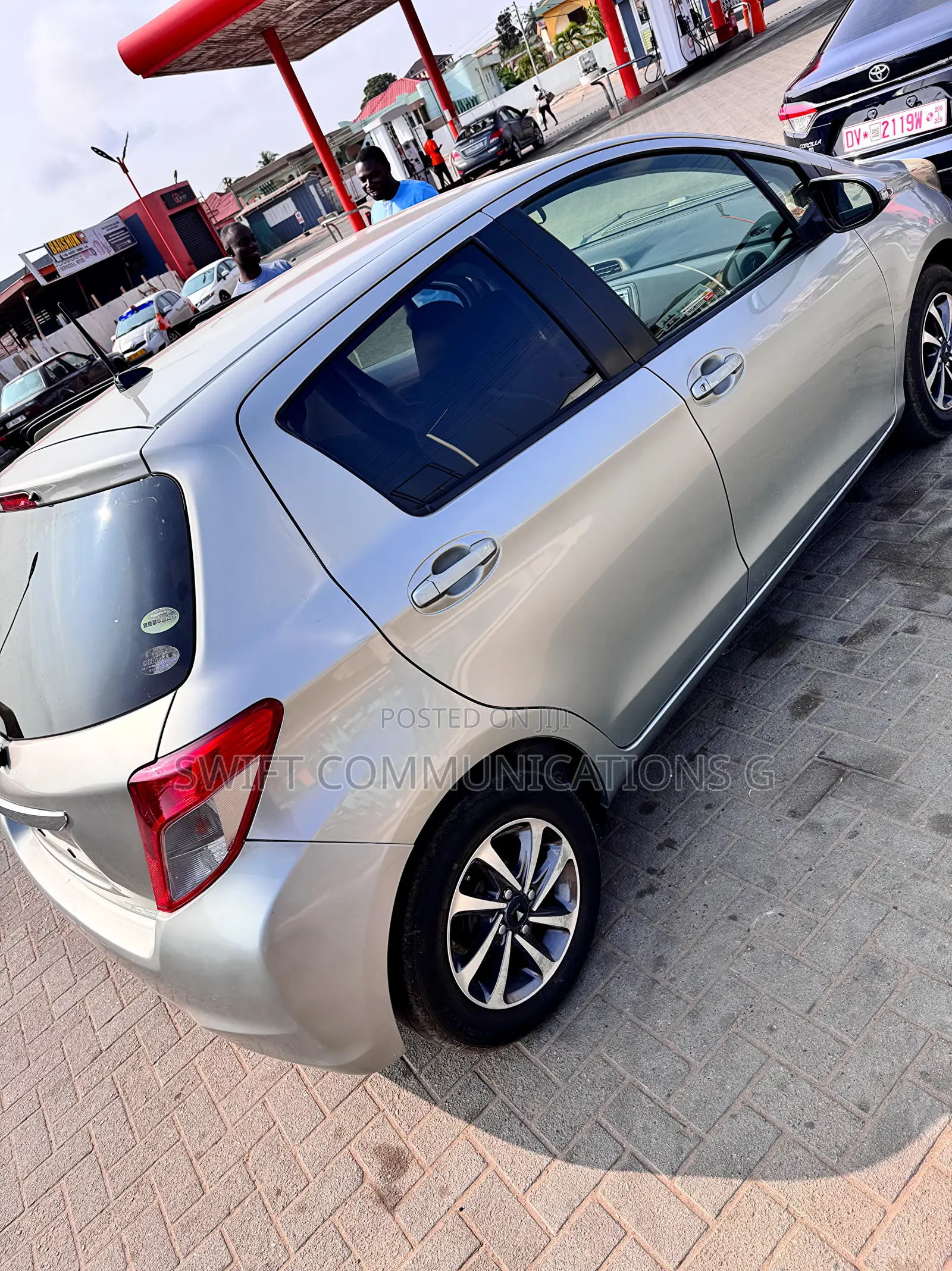 Toyota Vitz 1.5 FWD 5dr 2012 White