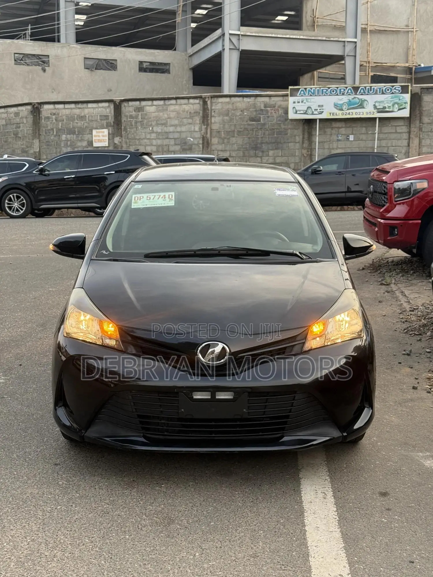 Toyota Vitz 1.3 AWD 5dr 2014 Black