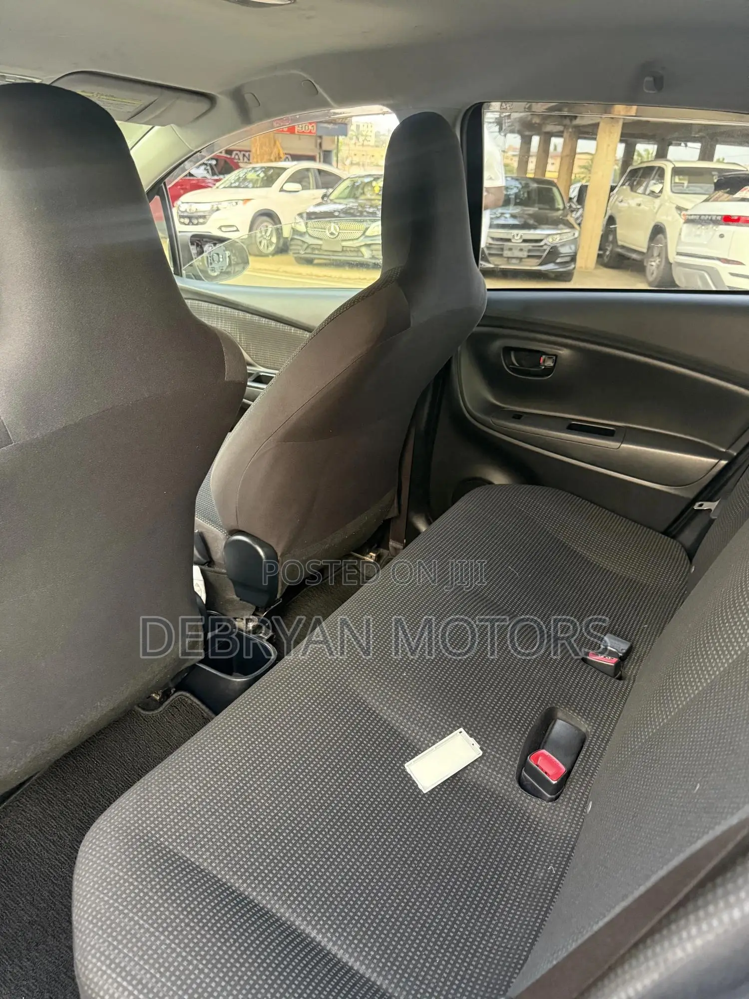Toyota Vitz 1.3 AWD 5dr 2014 Black