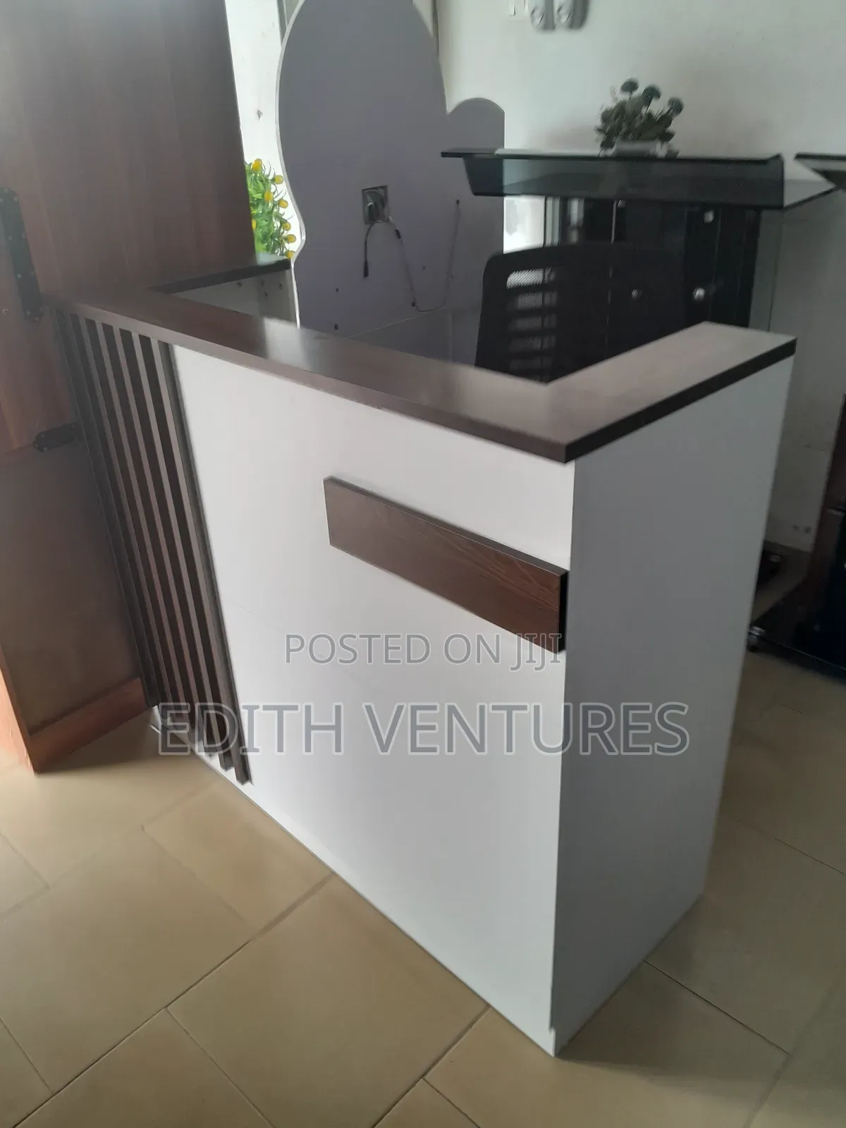 Frequenter Reception Desk