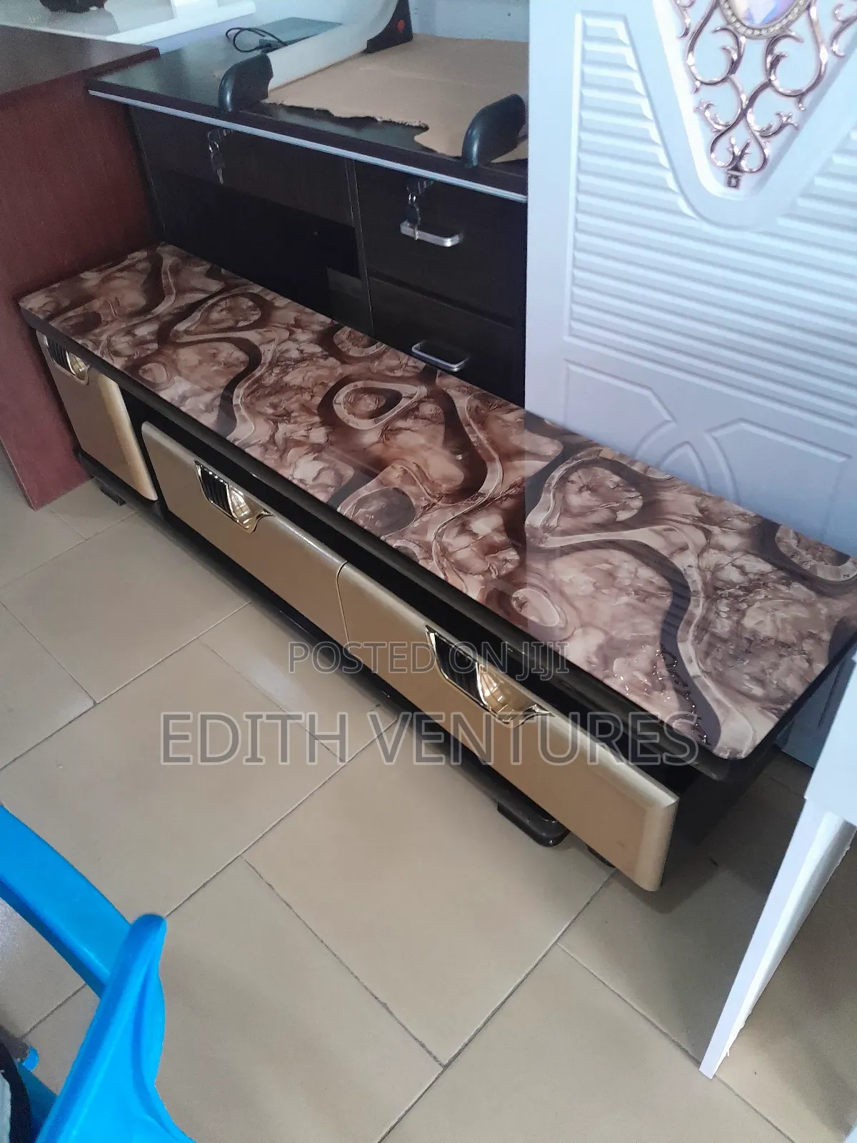 Occupant Tv Stand