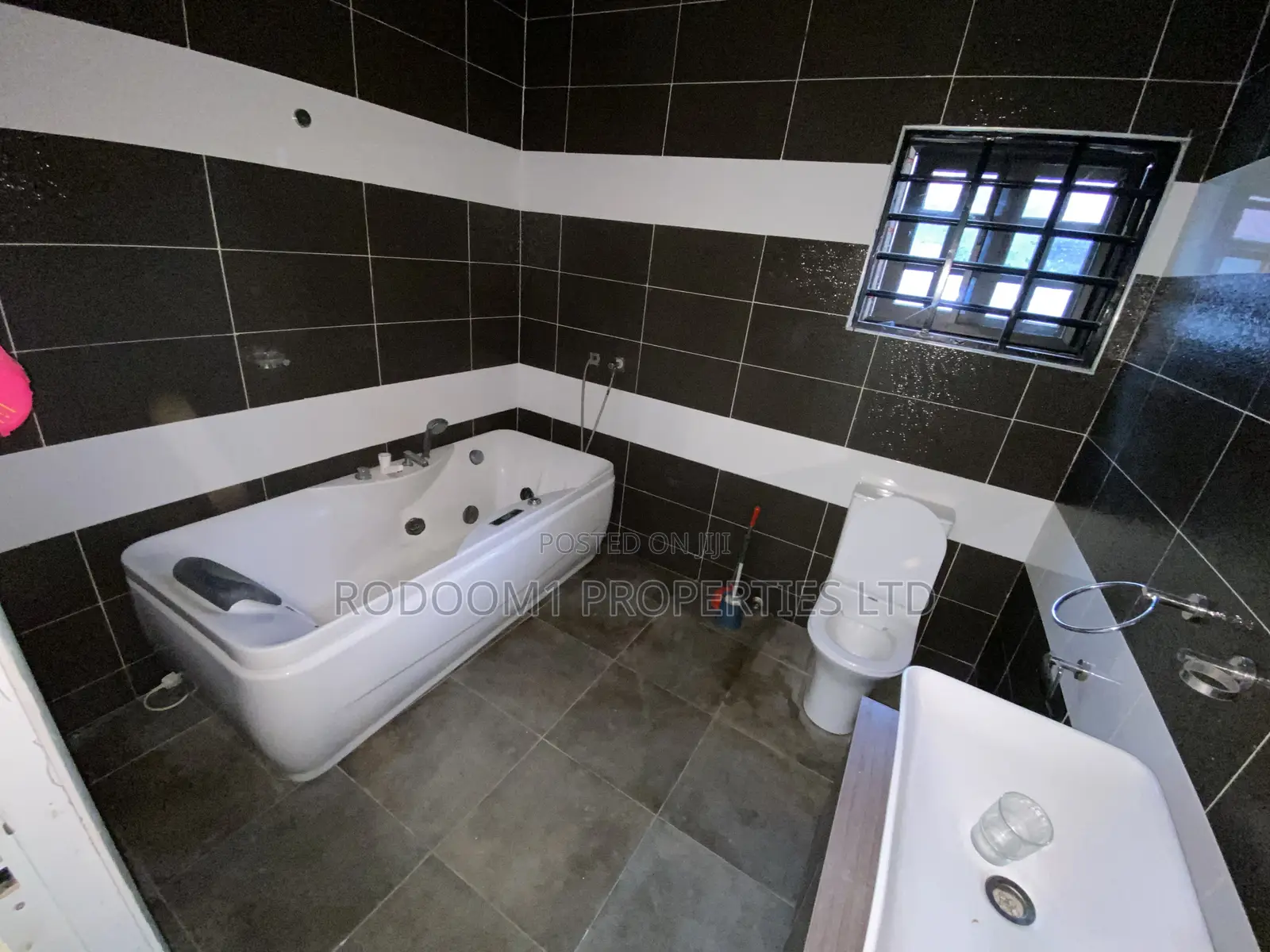 3bdrm House in Amasaman Stadium for sale