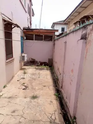 10bdrm House in Market for sale