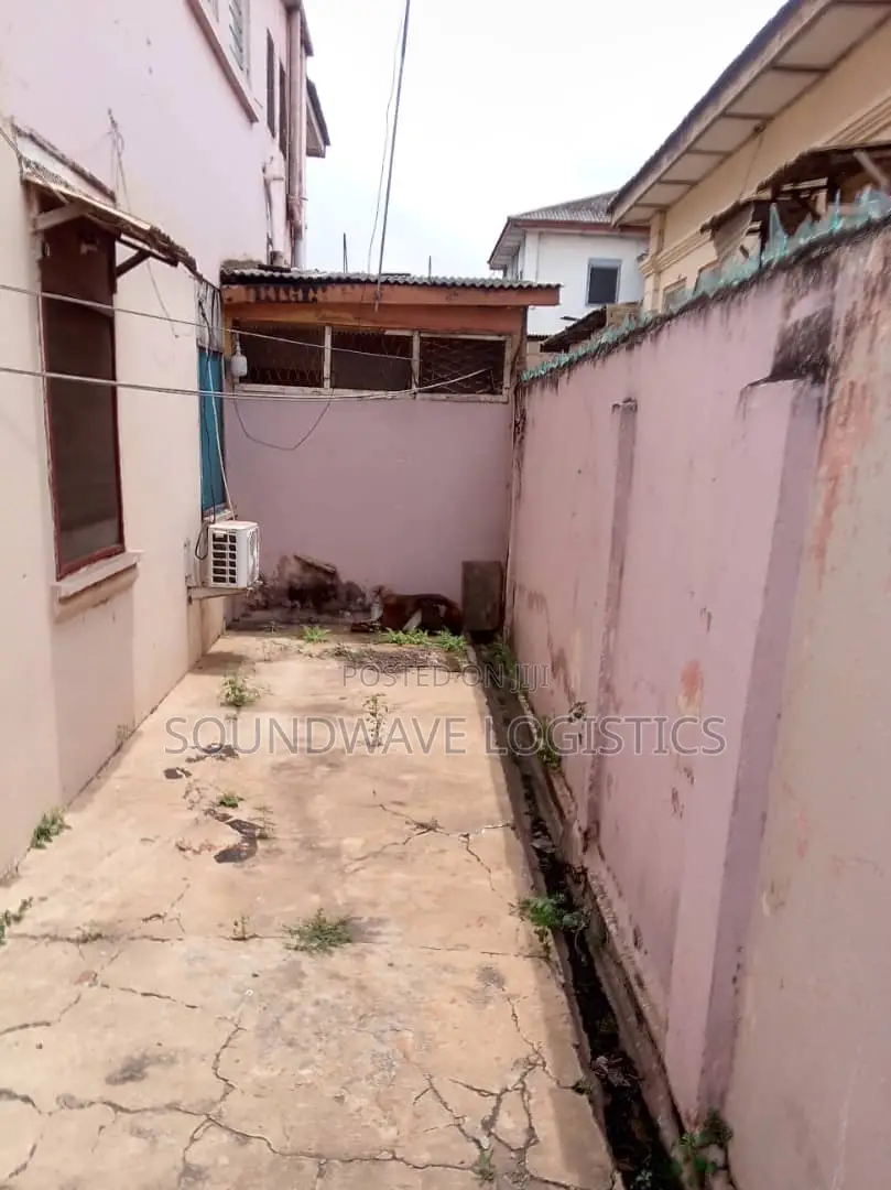 10bdrm House in Market for sale