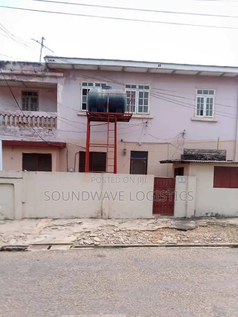 10bdrm House in Market for sale