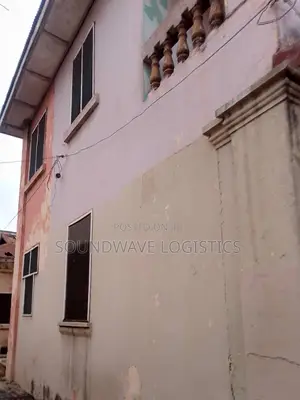 10bdrm House in Market for sale
