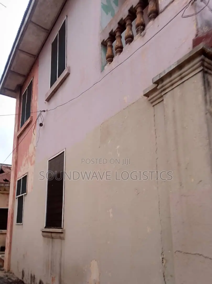 10bdrm House in Market for sale
