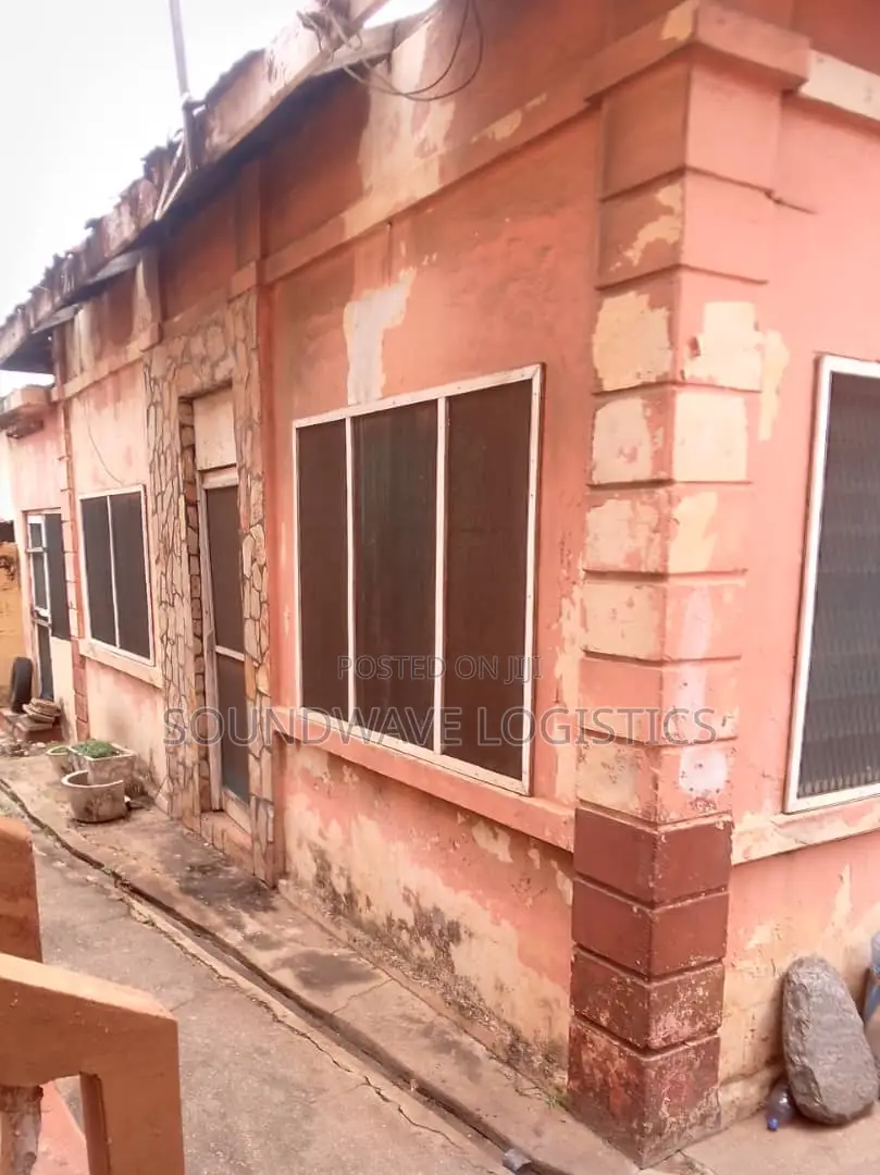 10bdrm House in Market for sale