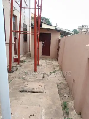 10bdrm House in Market for sale