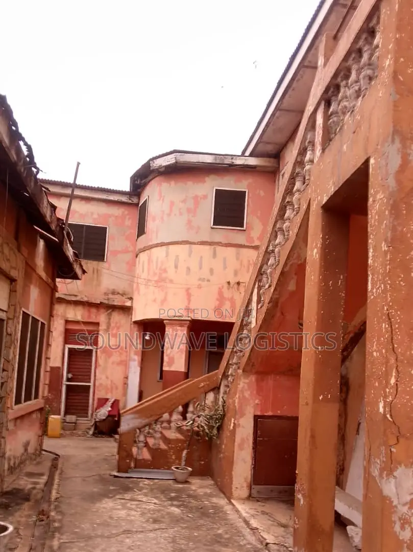 10bdrm House in Market for sale