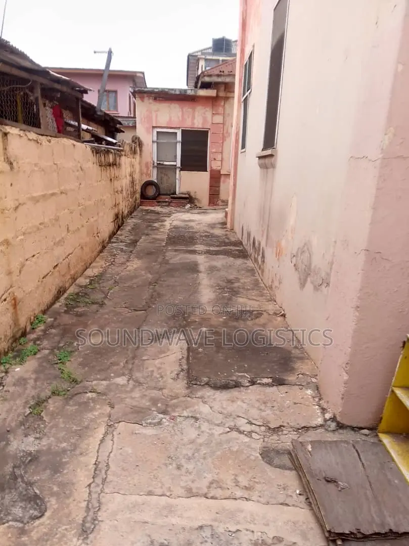10bdrm House in Market for sale