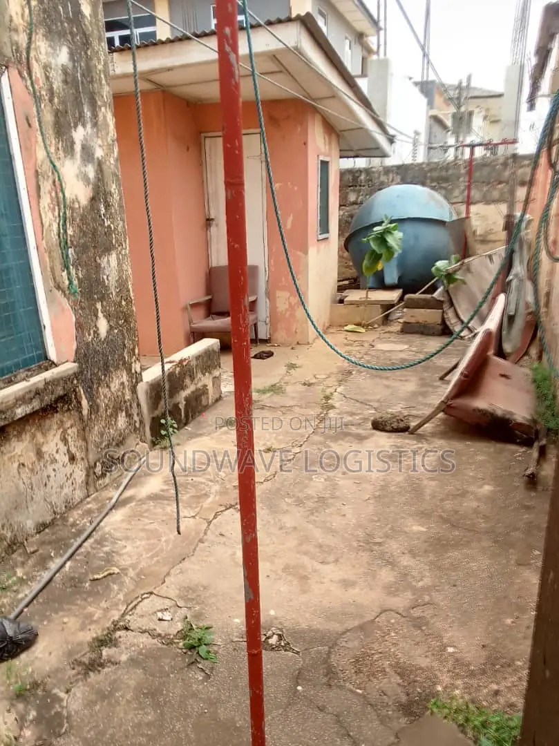 10bdrm House in Market for sale