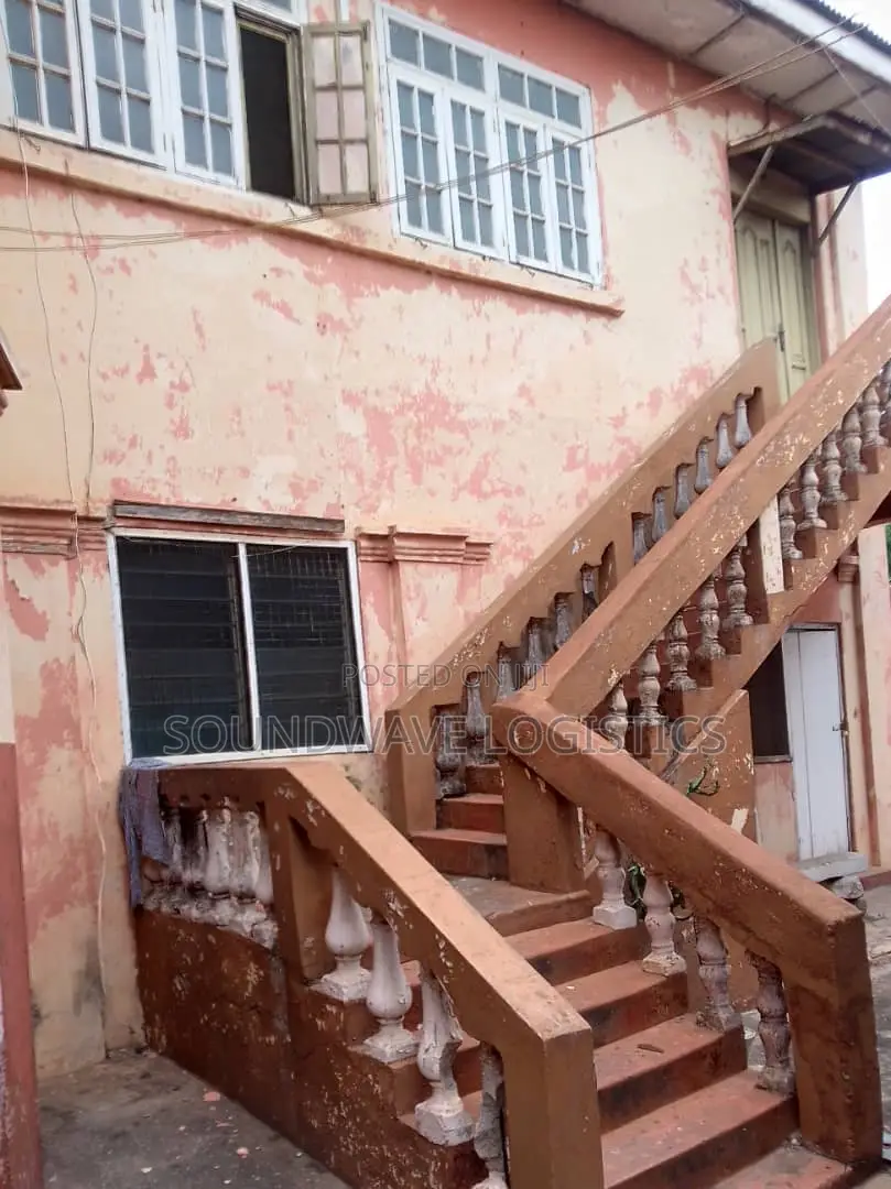 10bdrm House in Market for sale