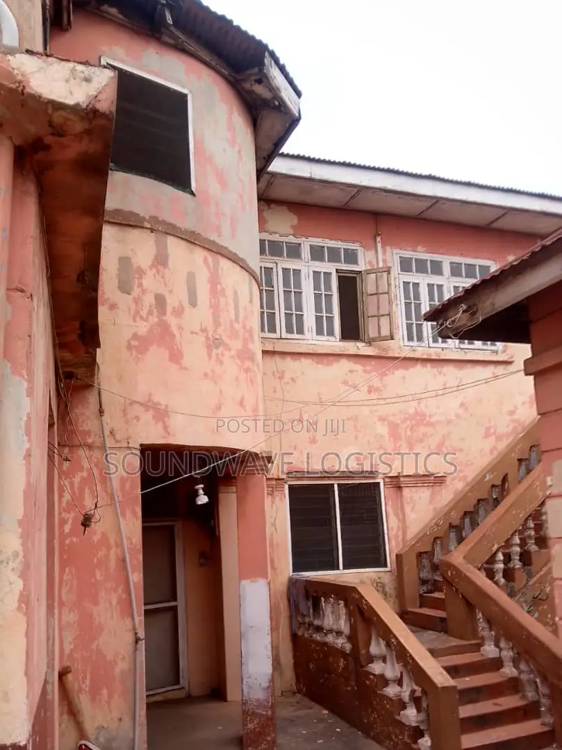 10bdrm House in Market for sale