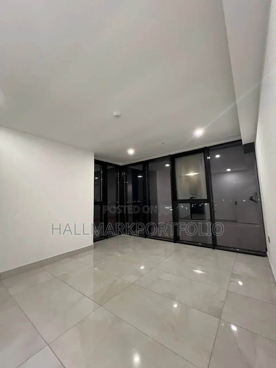 4bdrm Penthouse in Airport Residential Area for rent