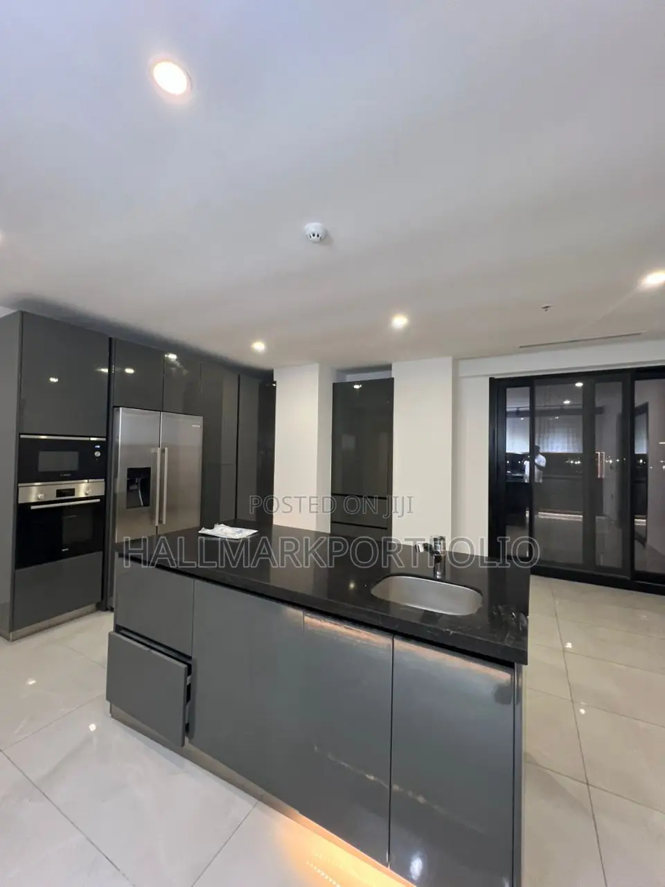 4bdrm Penthouse in Airport Residential Area for rent