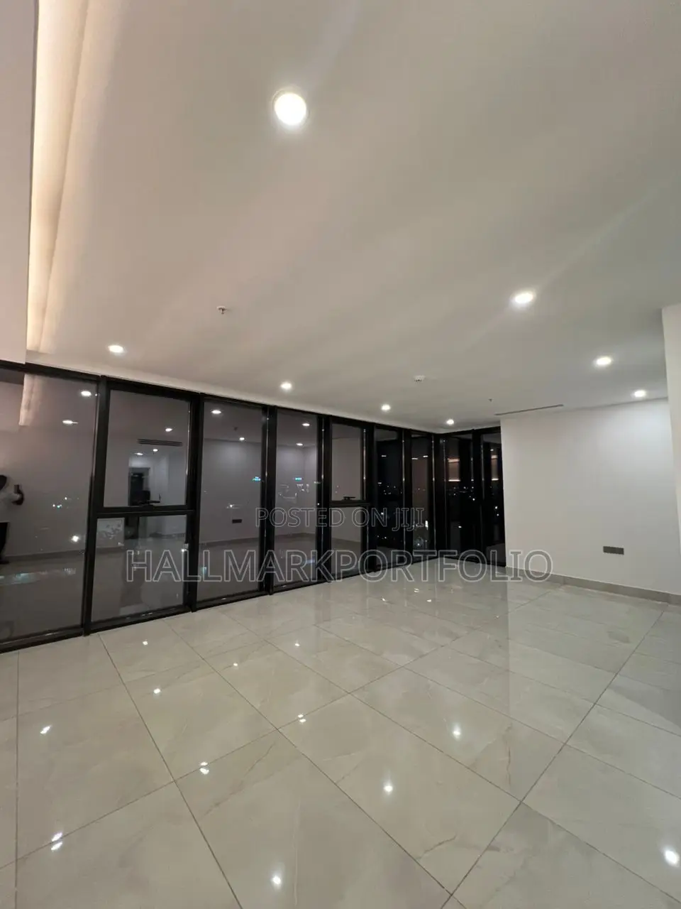 4bdrm Penthouse in Airport Residential Area for rent