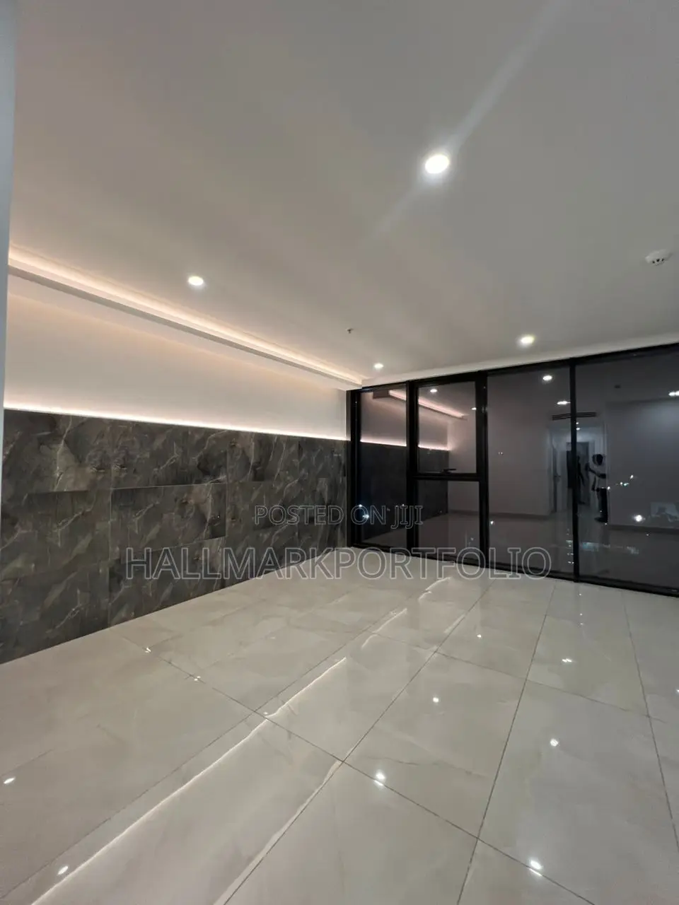 4bdrm Penthouse in Airport Residential Area for rent