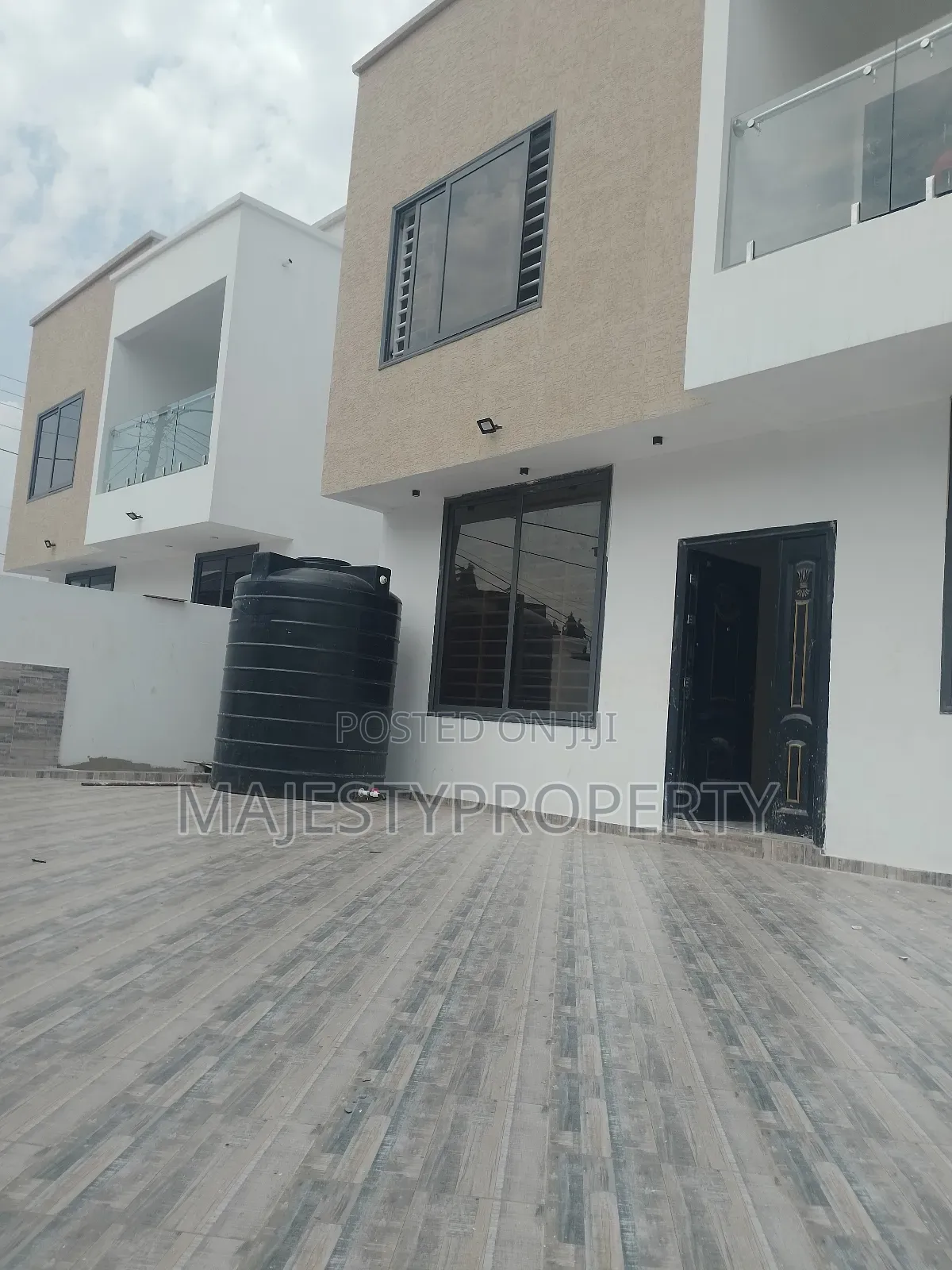 3bdrm House in Hfc, Spintex for sale