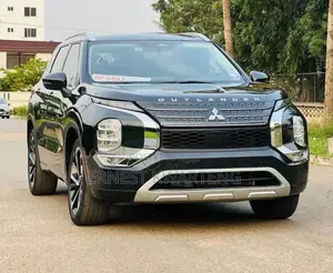 Mitsubishi Outlander 2022 Black