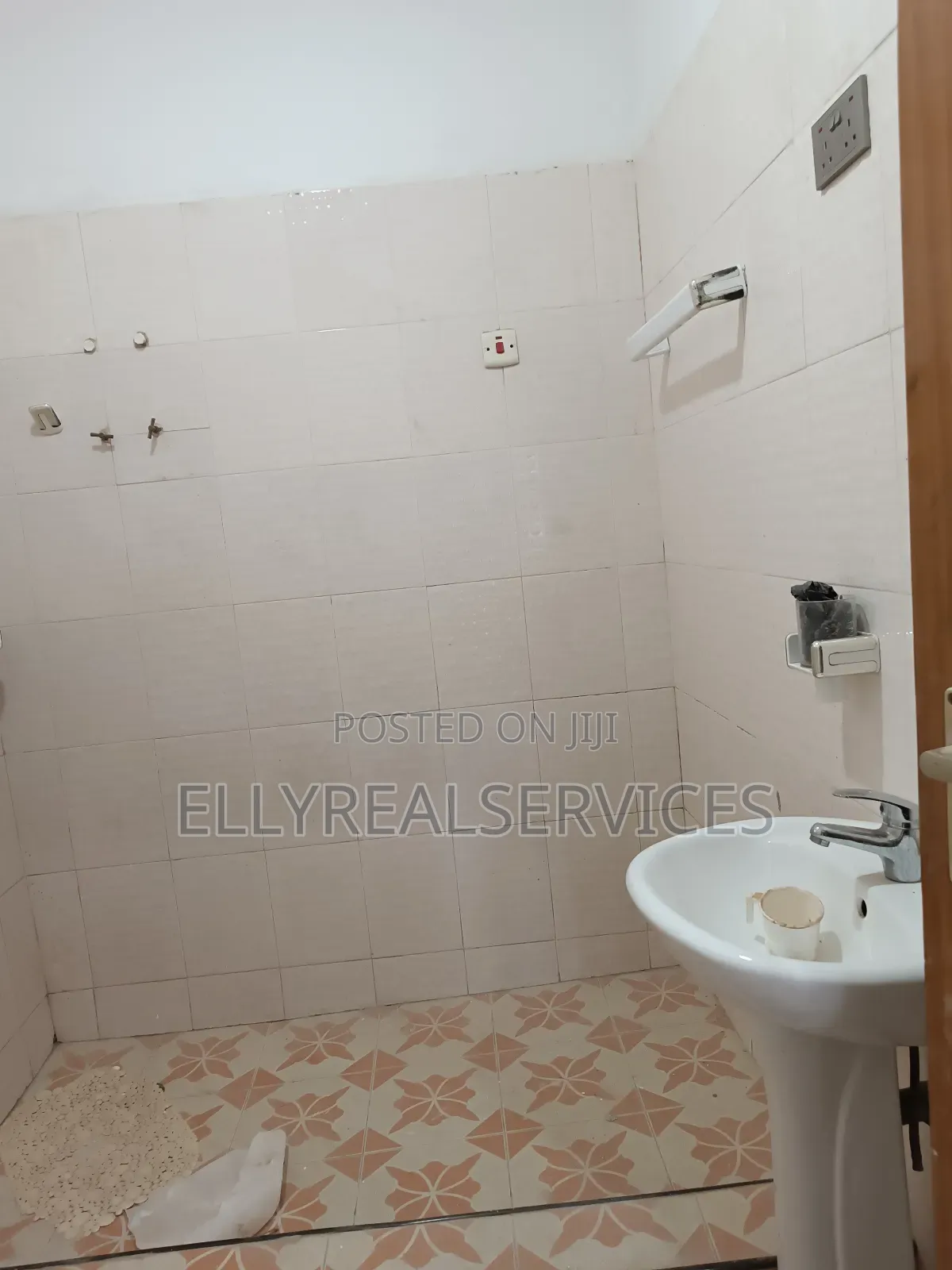 2bdrm Apartment in Ellyrealservices, Adenta for rent