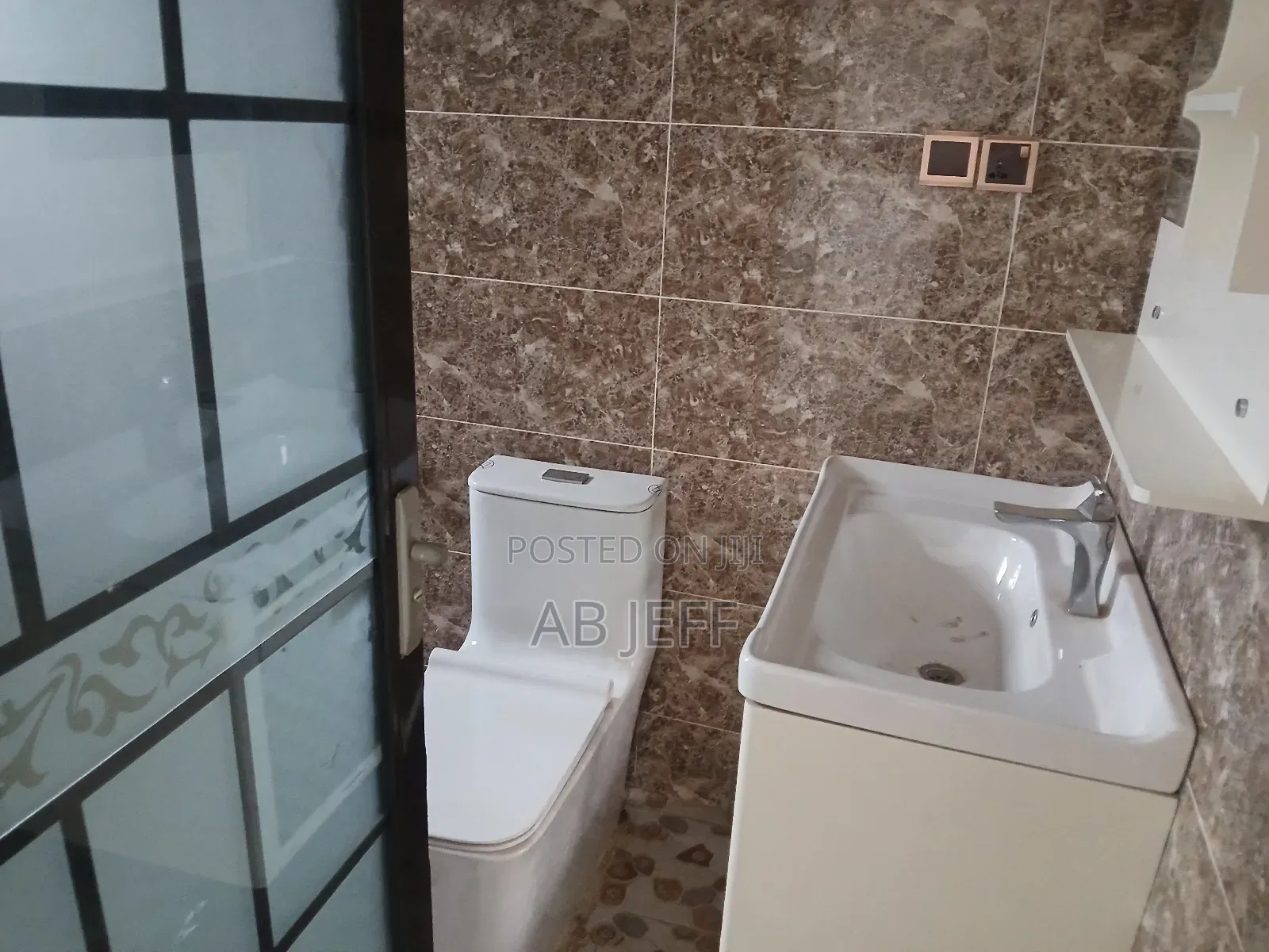 6bdrm House in Ab Jeff Properties, Kumasi Metropolitan for sale
