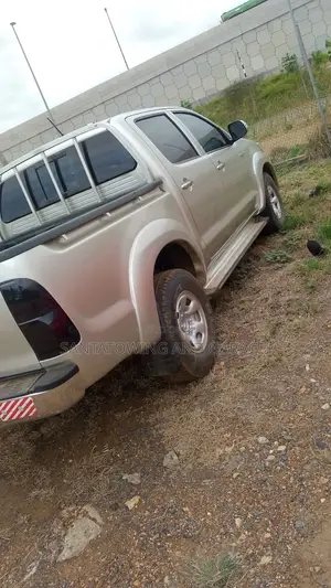 Toyota Hilux 2012 Gray