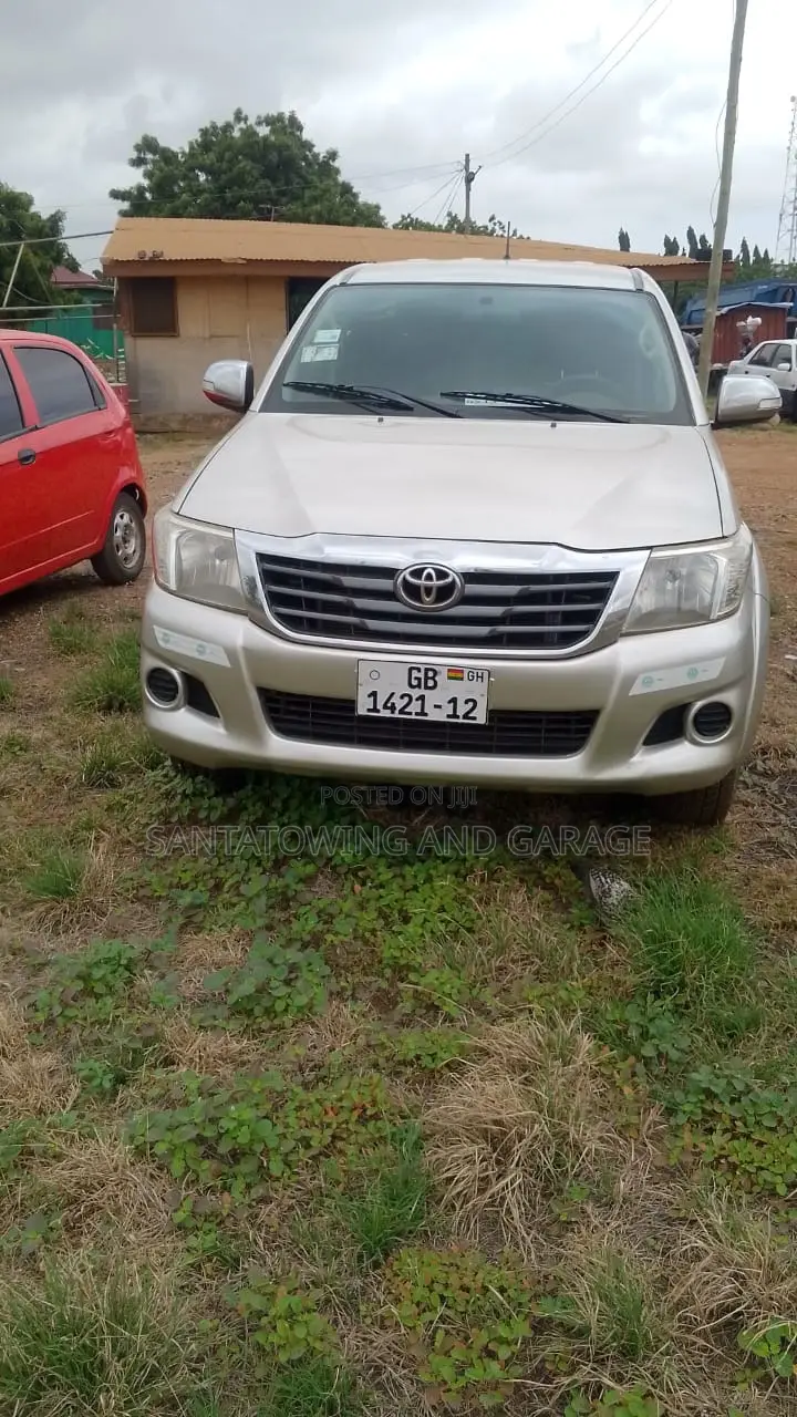 Toyota Hilux 2012 Gray