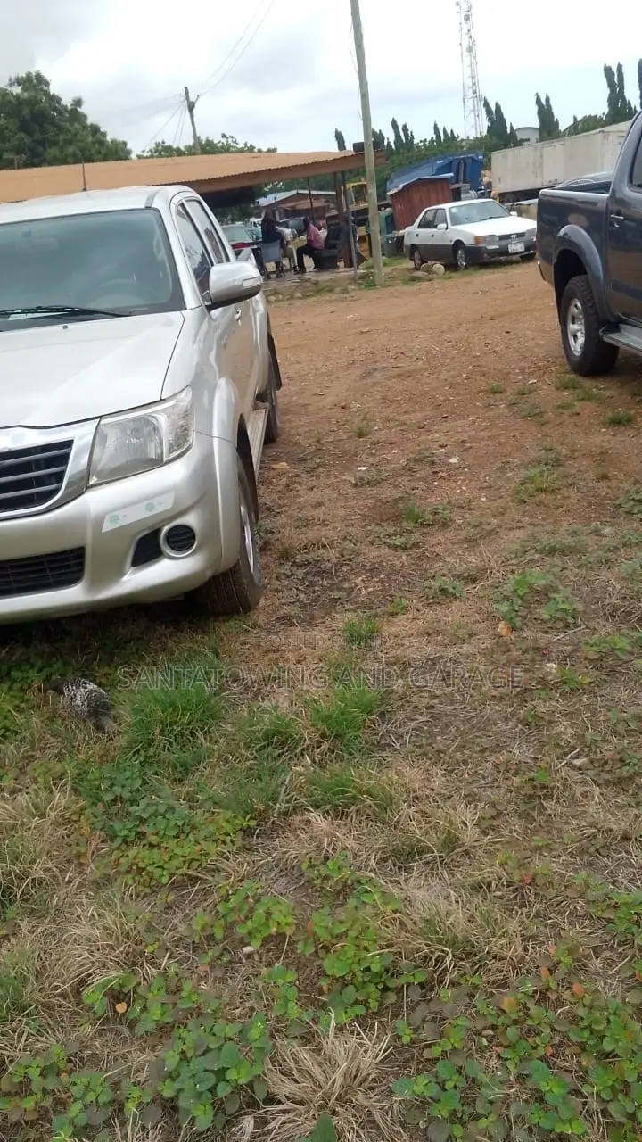 Toyota Hilux 2012 Gray