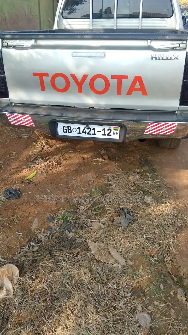 Toyota Hilux 2012 Gray