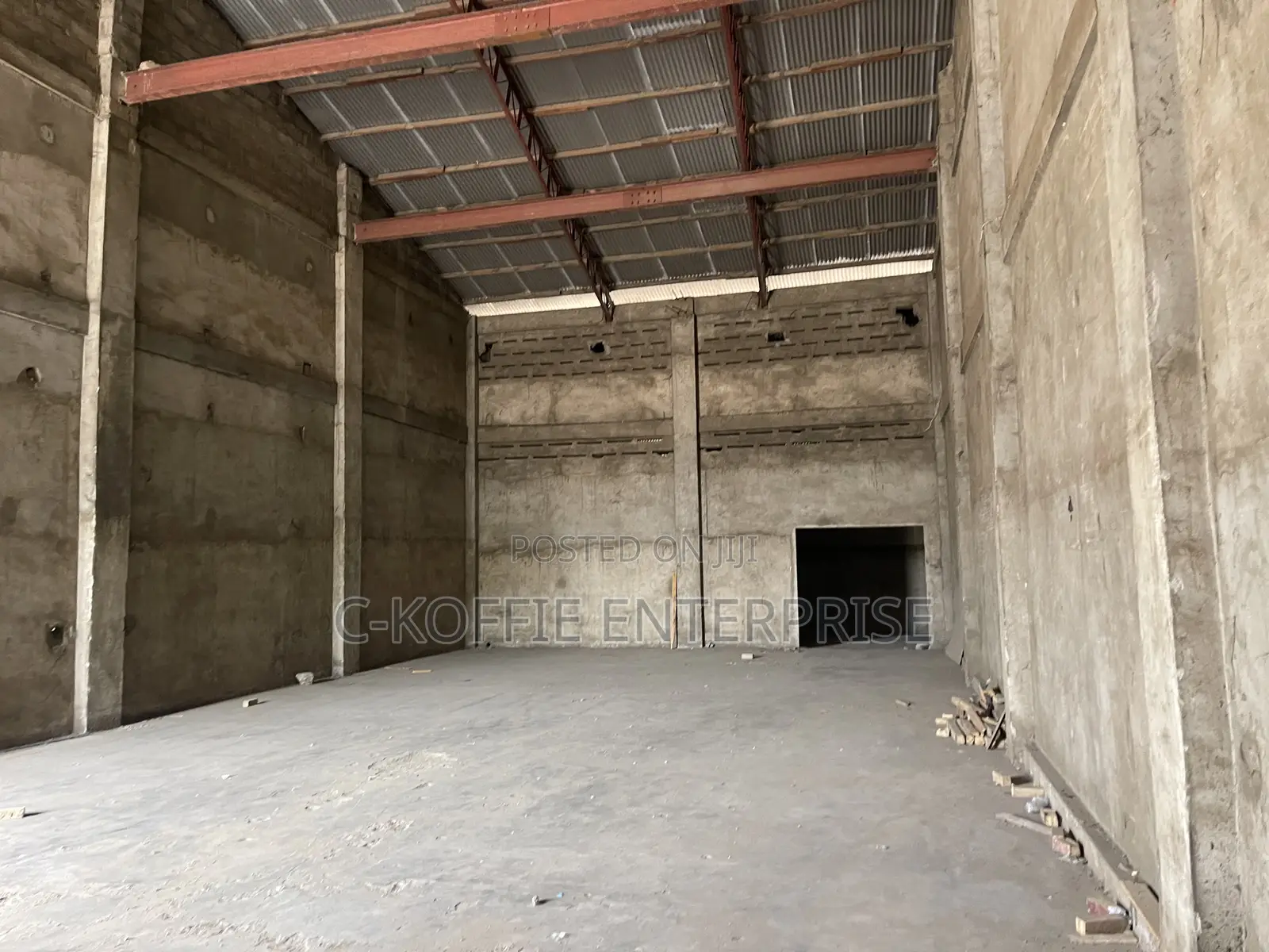 1000 SQM Warehouse at Circle for Rent